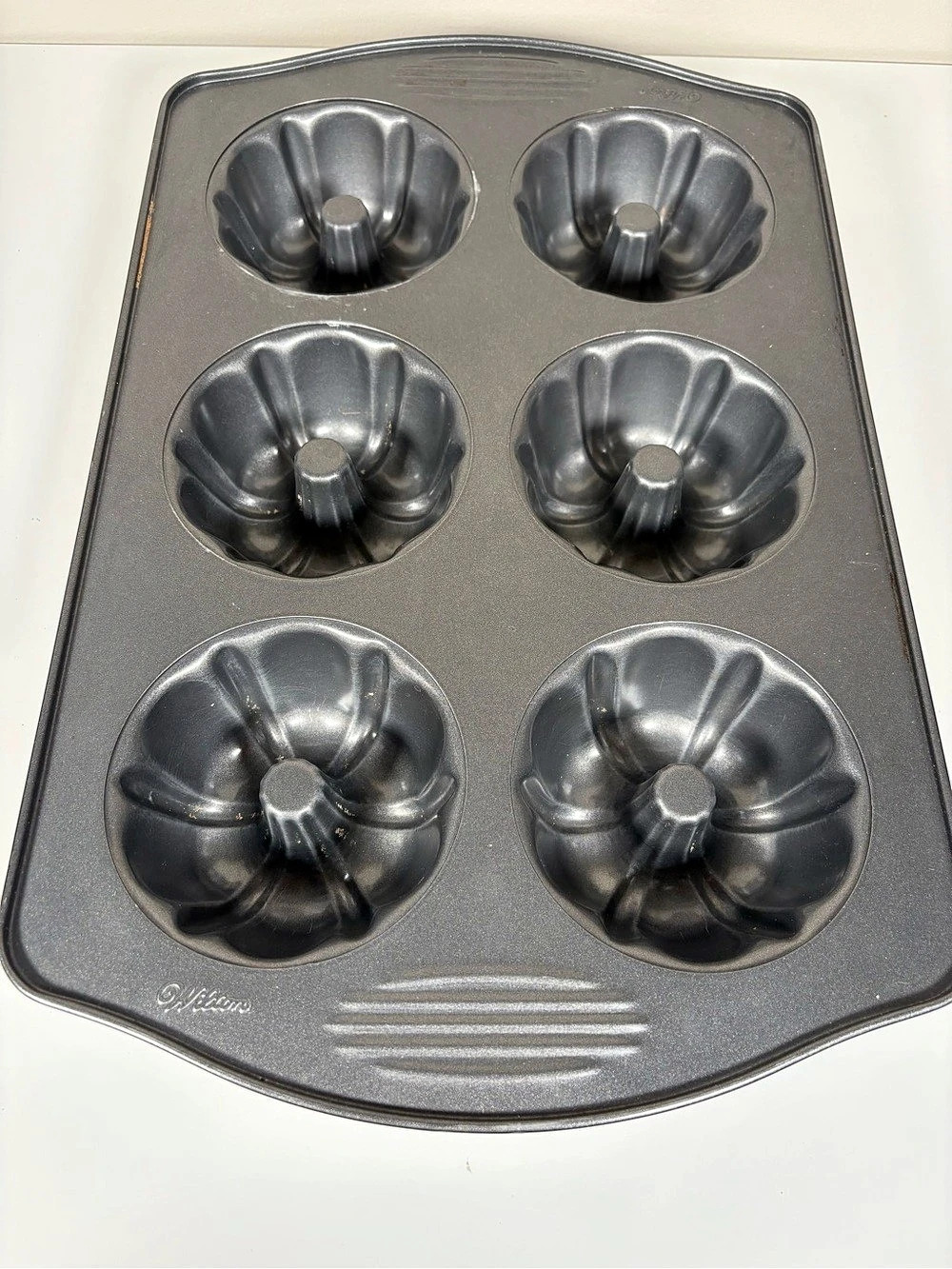 Wilton 6-Cavity Mini Bundt Pan Bundt Baking Pan